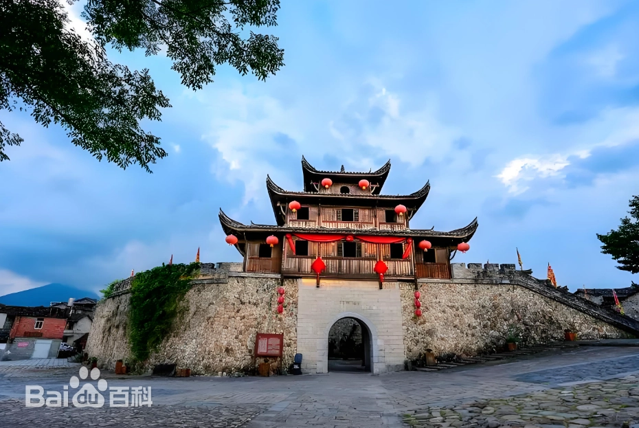 和平古镇东门与城墙
